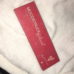 Limited edition younique eyeshadow palette